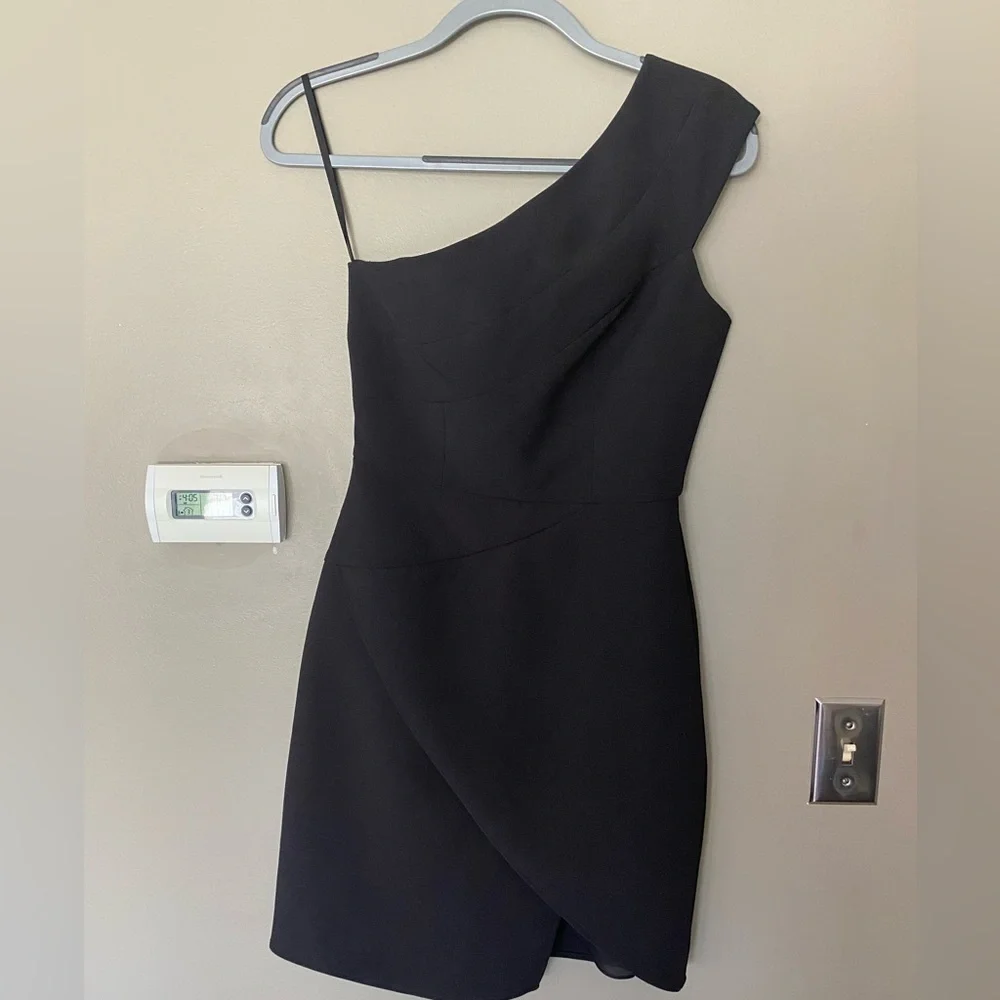 NWT BCBG MAXAZRIA Aryanna One Shoulder Little Black Dress Size 0